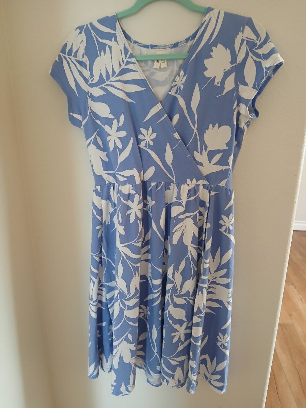 Pact Organic Blue and White Fit & Flare Crossover Dress, size Medium EUC